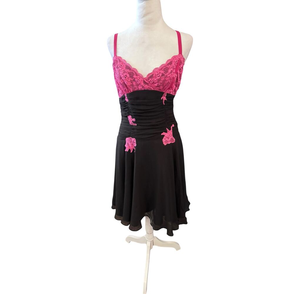 Betsey Johnson Stunning Silk Y2K  Dress with Pink Embroidery Size 6